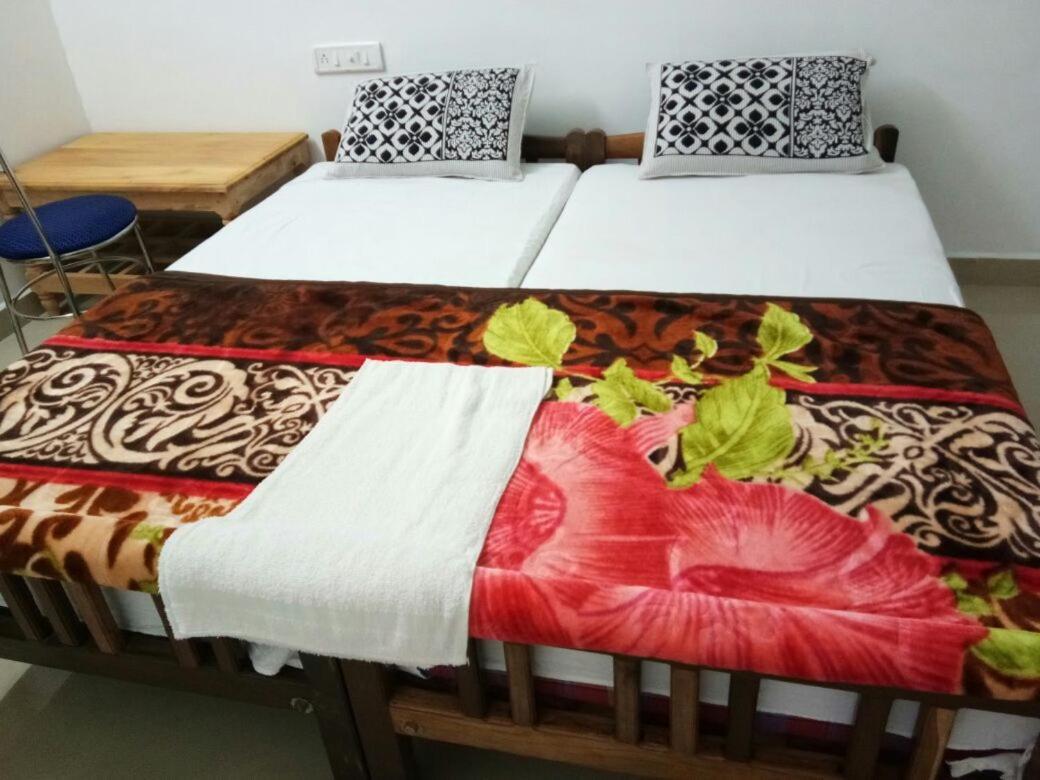 Spice Cottage Homestay Теккади Экстерьер фото